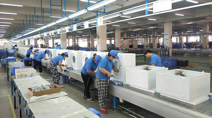 高效率！員工們忙碌地開(kāi)展巴西客戶的衣物烘干機(jī)生產(chǎn)工作