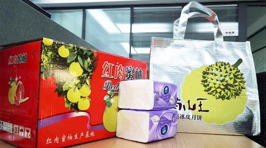 迎中秋 送關(guān)懷！金環(huán)電器給員工們派發(fā)中秋禮包