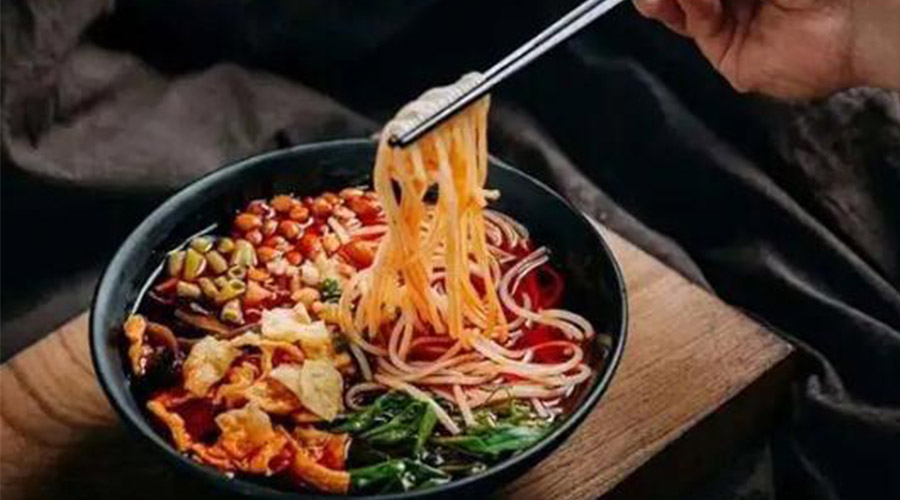 吃螺螄粉衣服上有味道如何快速解決！滾筒衣服烘干機有辦法